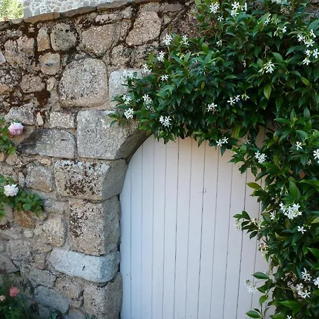 Alojamento de Acomodação e Pequeno-almoço Le Logis Du Bourg *